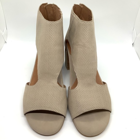 GENTLE SOULS ROAN ANKLE SANDAL BY KENNETH COLE - Picture 3 of 8